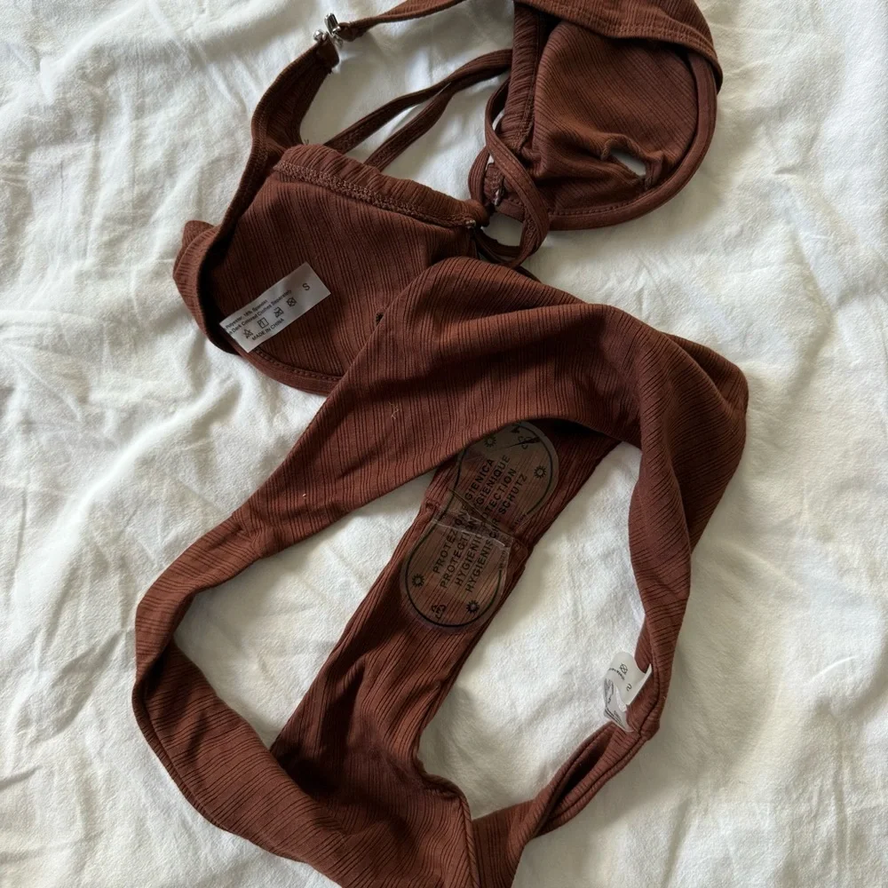 Bikini - Picture 3 of 3